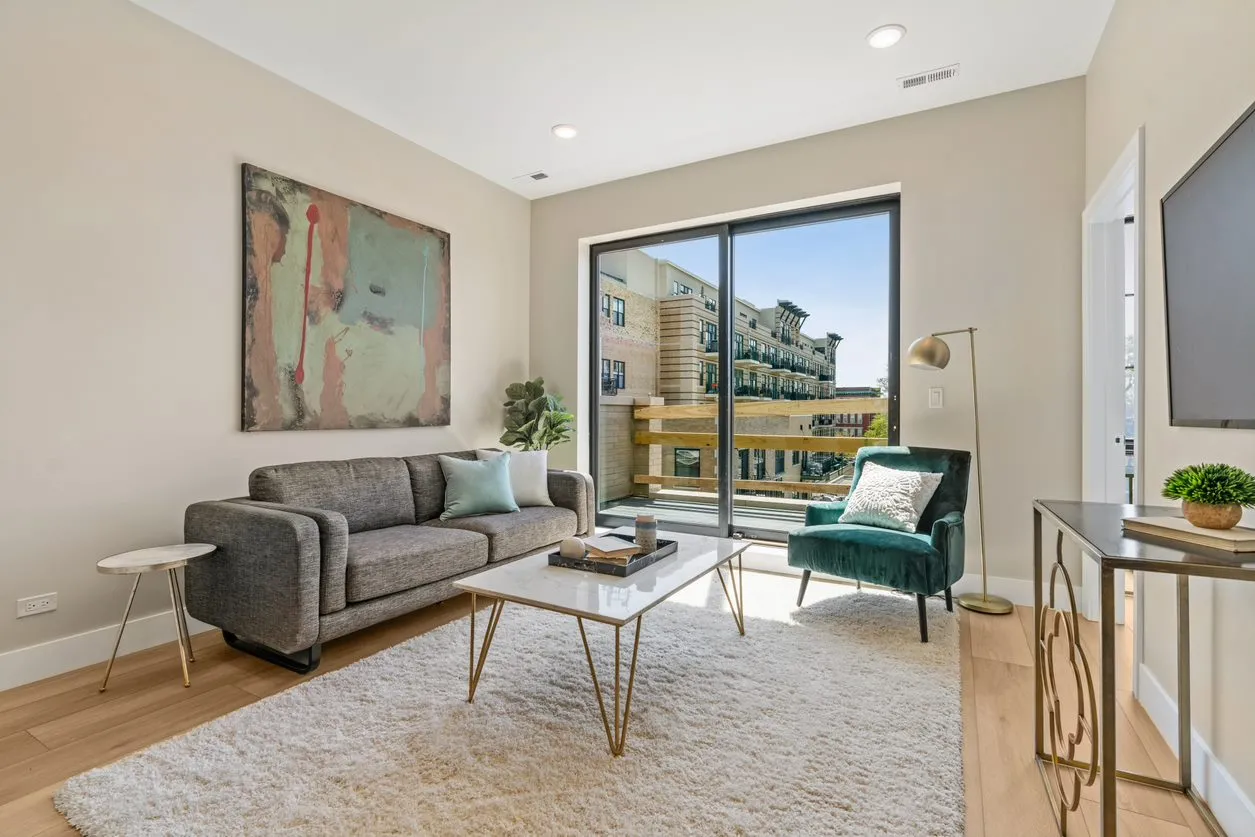 3118 N Greenview Apartments