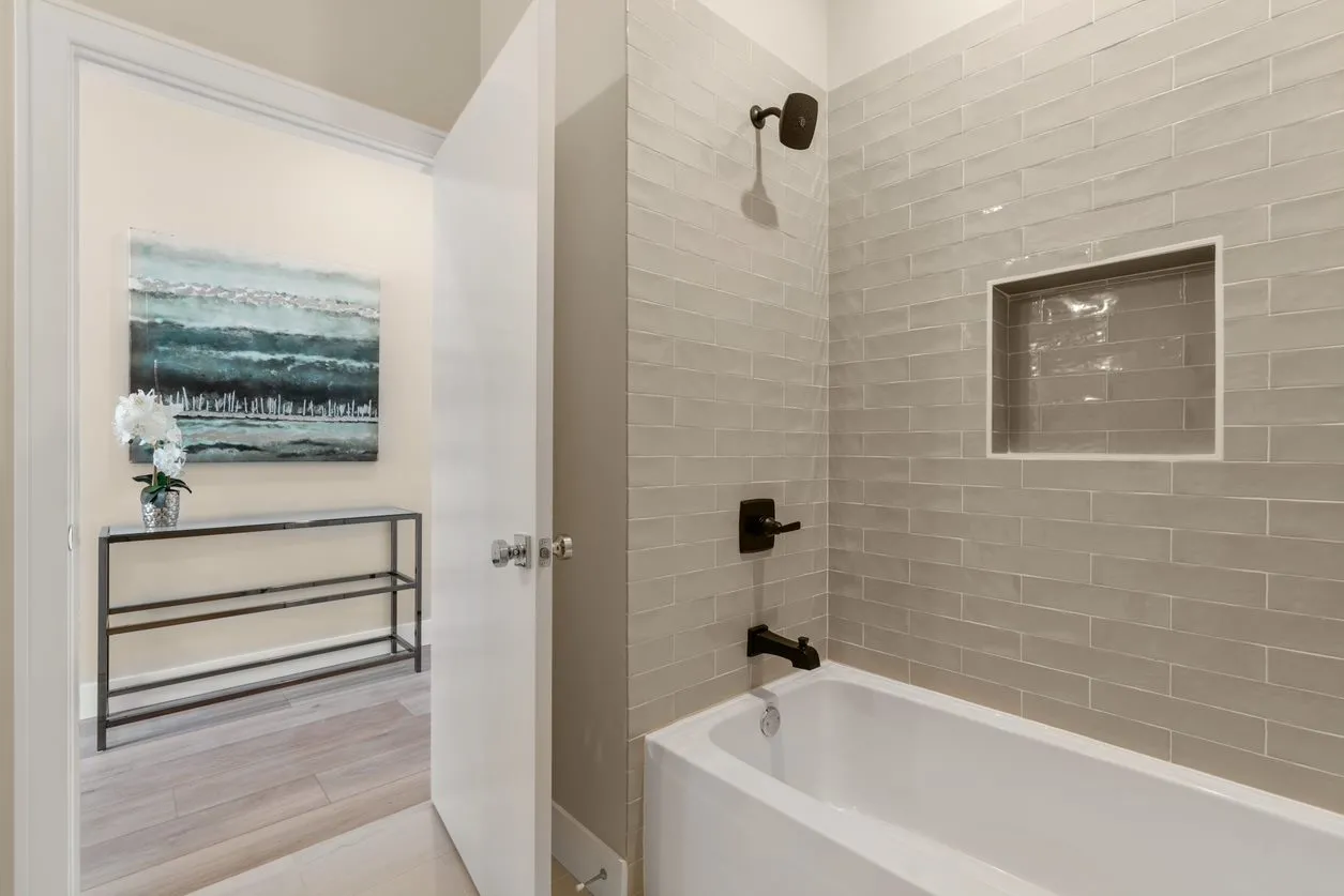 3118 N Greenview Apartments