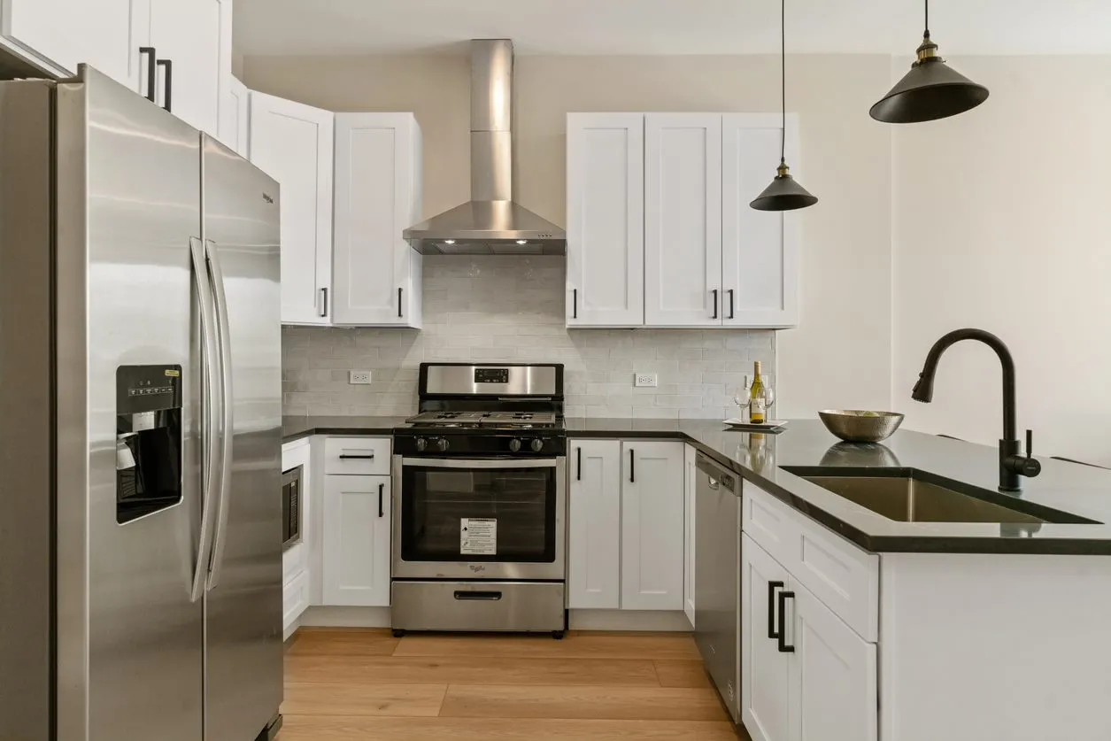 3118 N Greenview Apartments