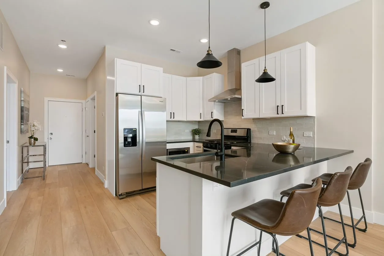 3118 N Greenview Apartments