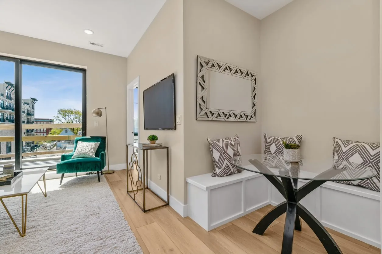 3118 N Greenview Apartments