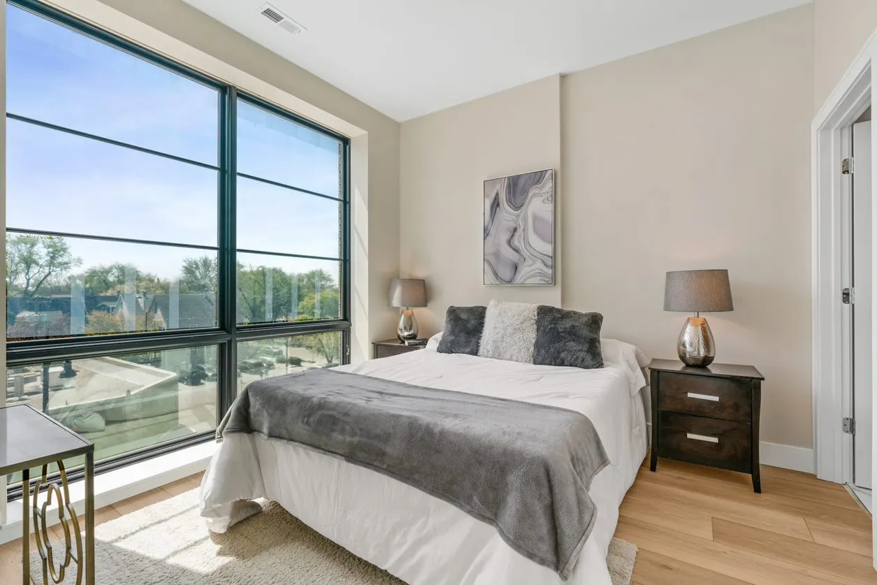 3118 N Greenview Apartments