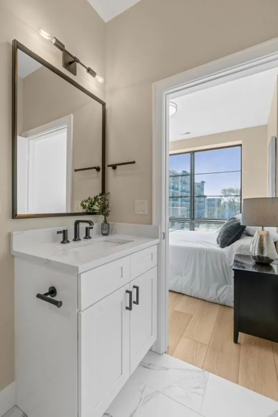 3118 N Greenview Apartments