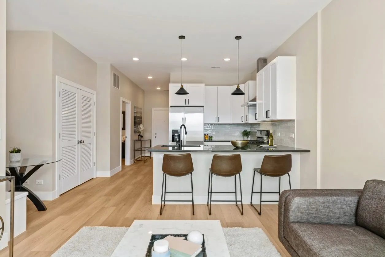 3118 N Greenview Apartments