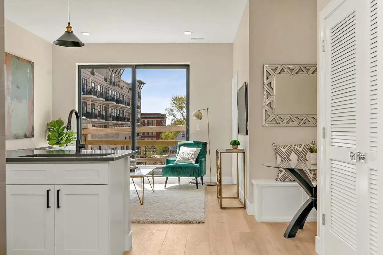 3118 N Greenview Apartments