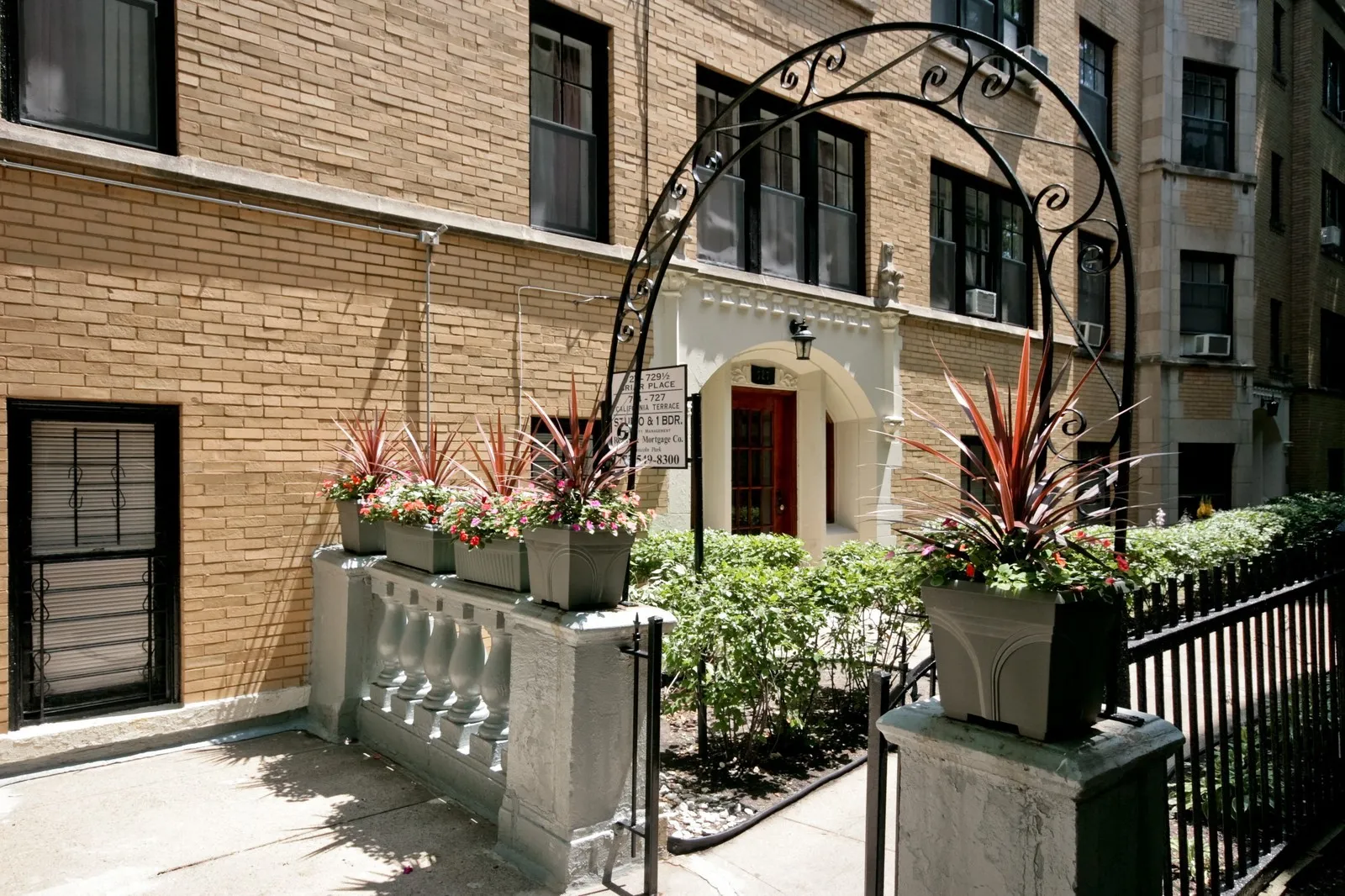 727 West Briar Apartments