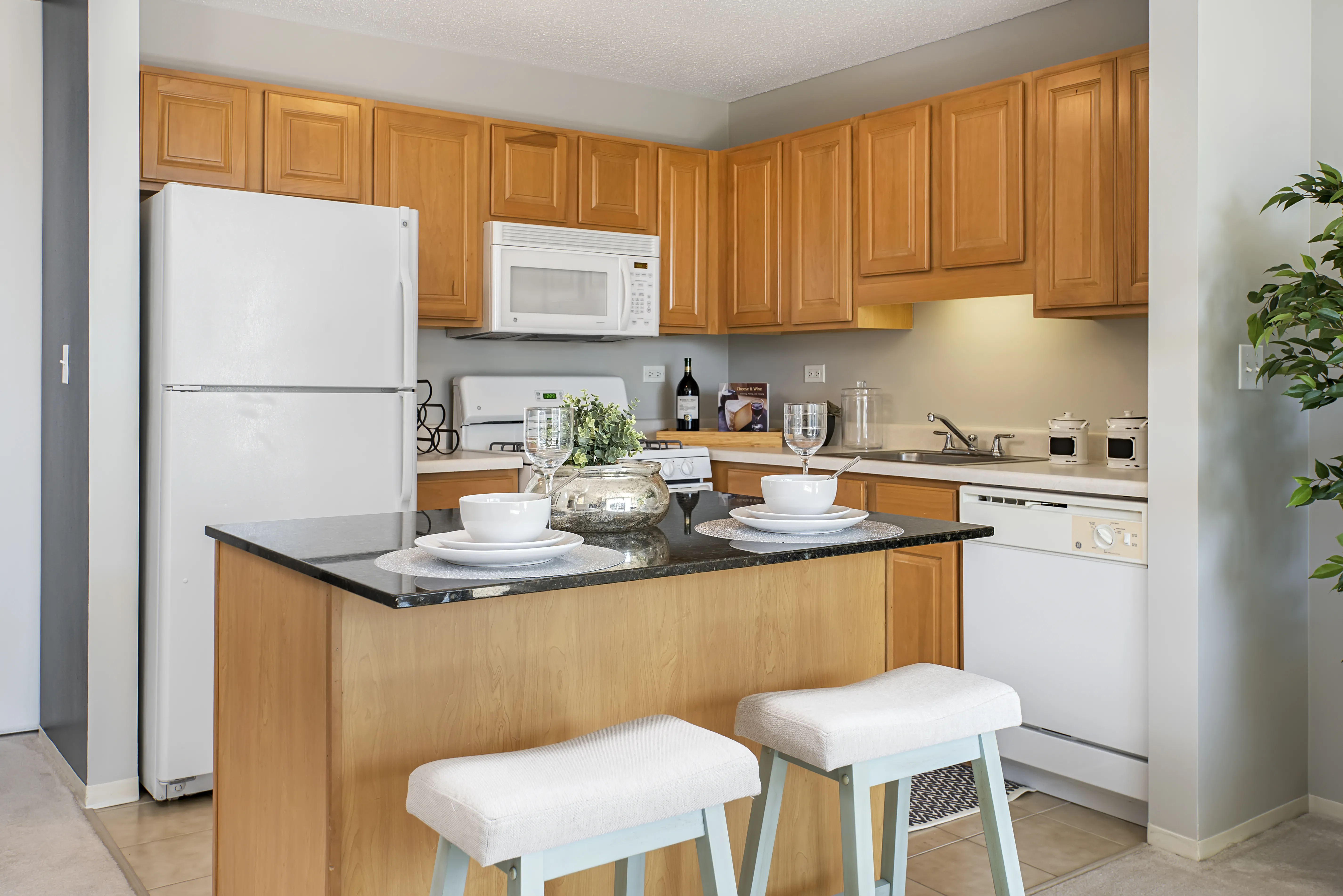 Shoreham & Tides Apartments