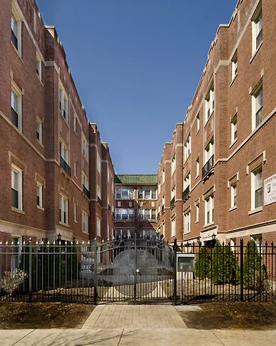 5724 South Blackstone Apartments