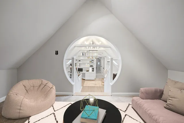 1014 W OAKDALE AVE 60657-1014 W Oakdale-Chicago-IL