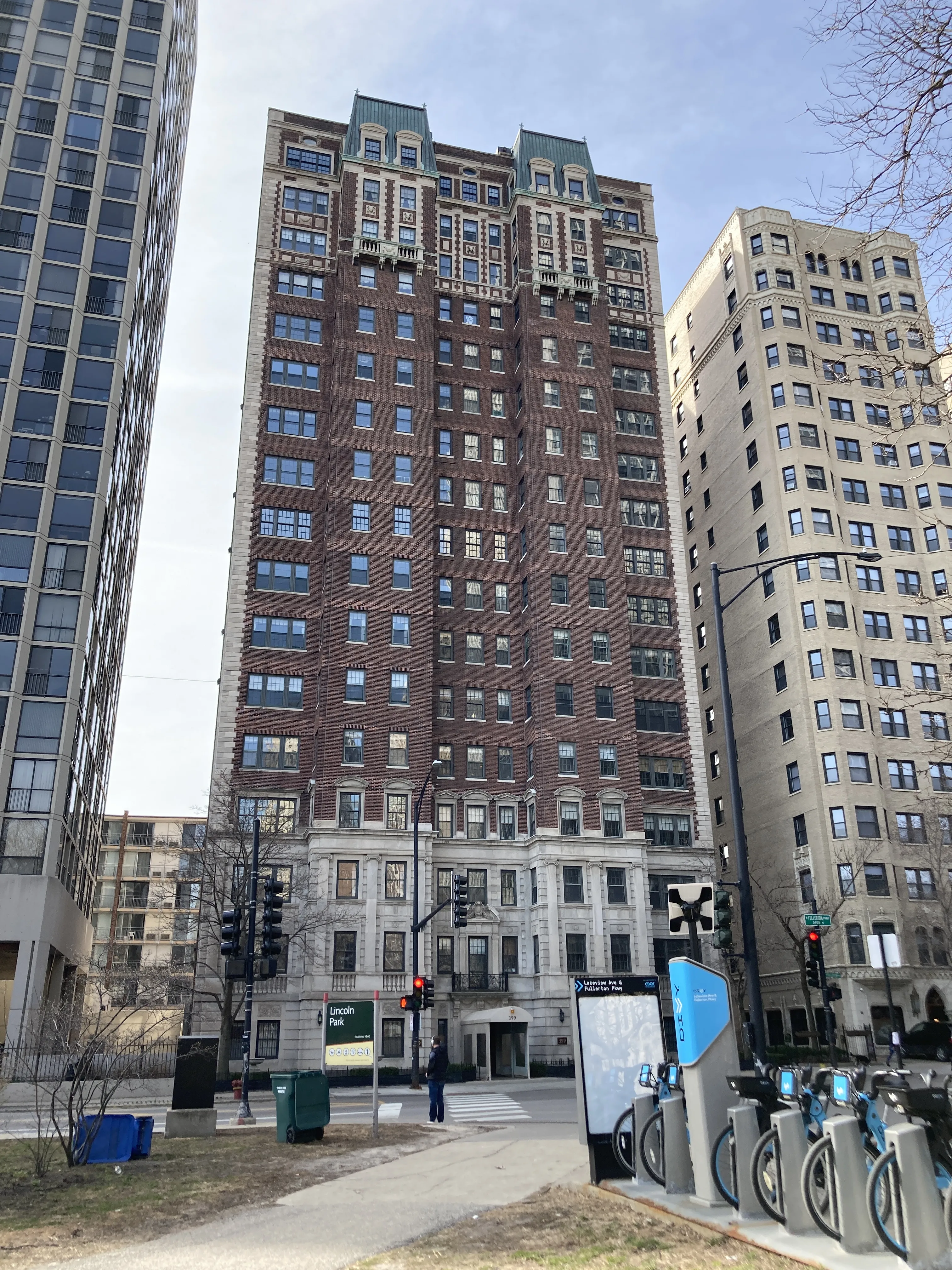 399 West Fullerton Apartments