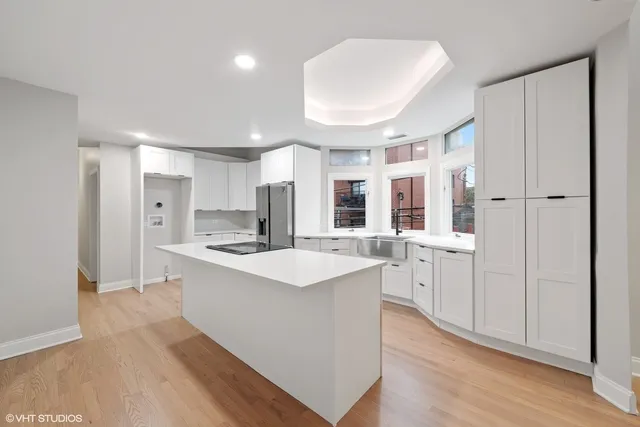 1014 W OAKDALE AVE 60657-1014 W Oakdale-Chicago-IL