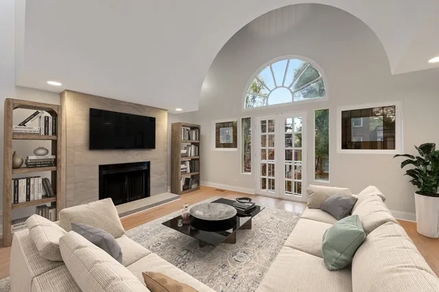 1014 W OAKDALE AVE 60657-1014 W Oakdale-Chicago-IL