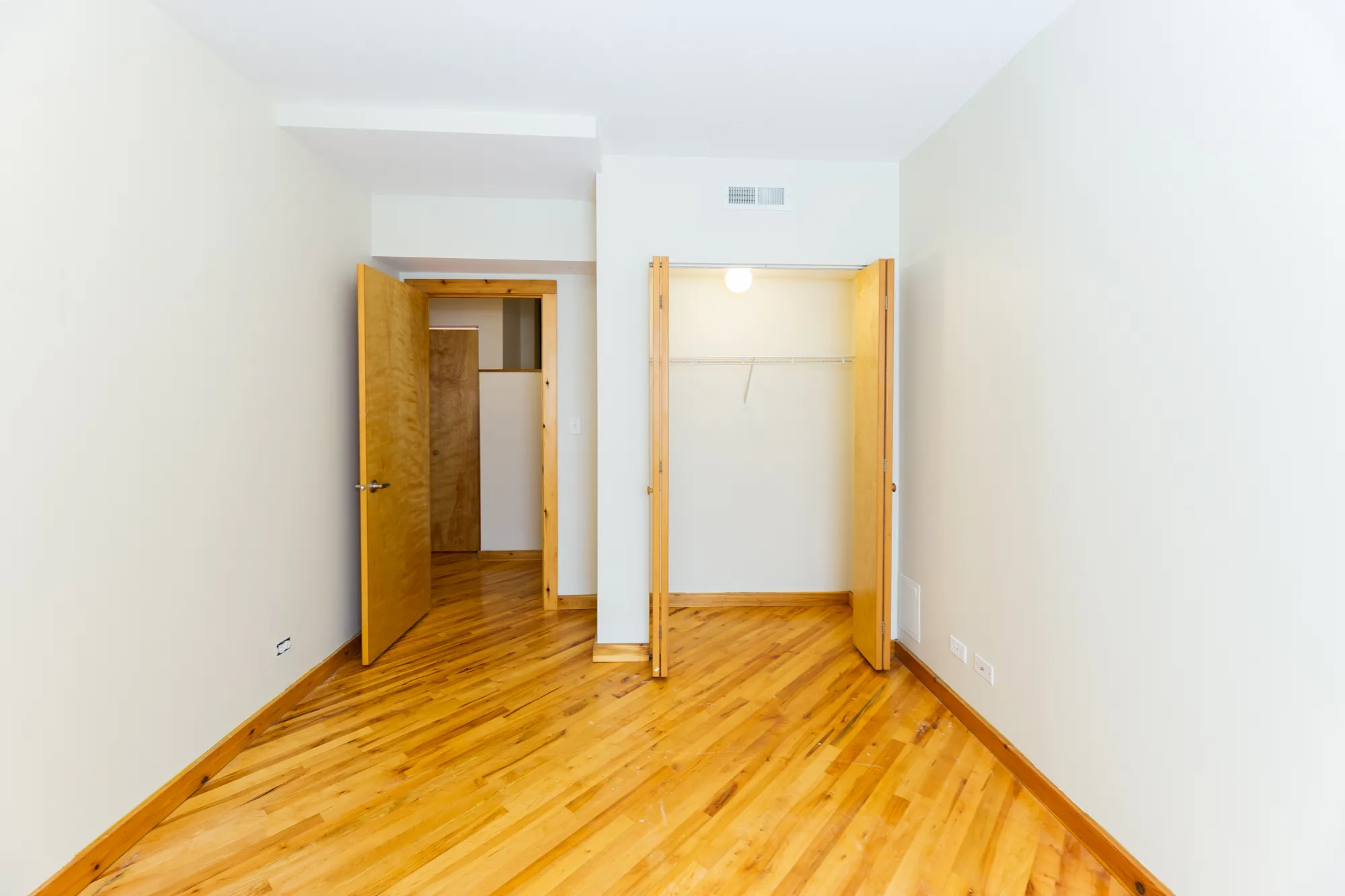 1118-1128 E HYDE PARK BLVD 60615-1118-28 E. Hyde Park-Chicago-IL