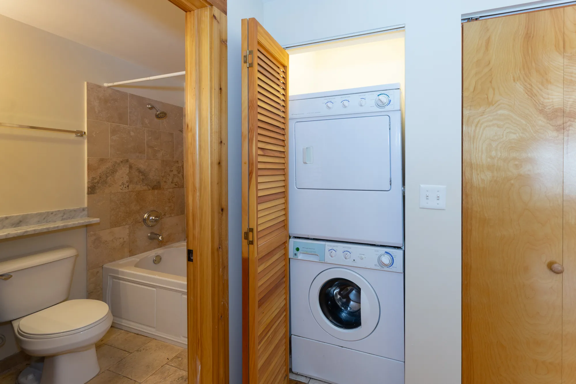 1118-1128 E HYDE PARK BLVD 60615-1118-28 E. Hyde Park-Chicago-IL