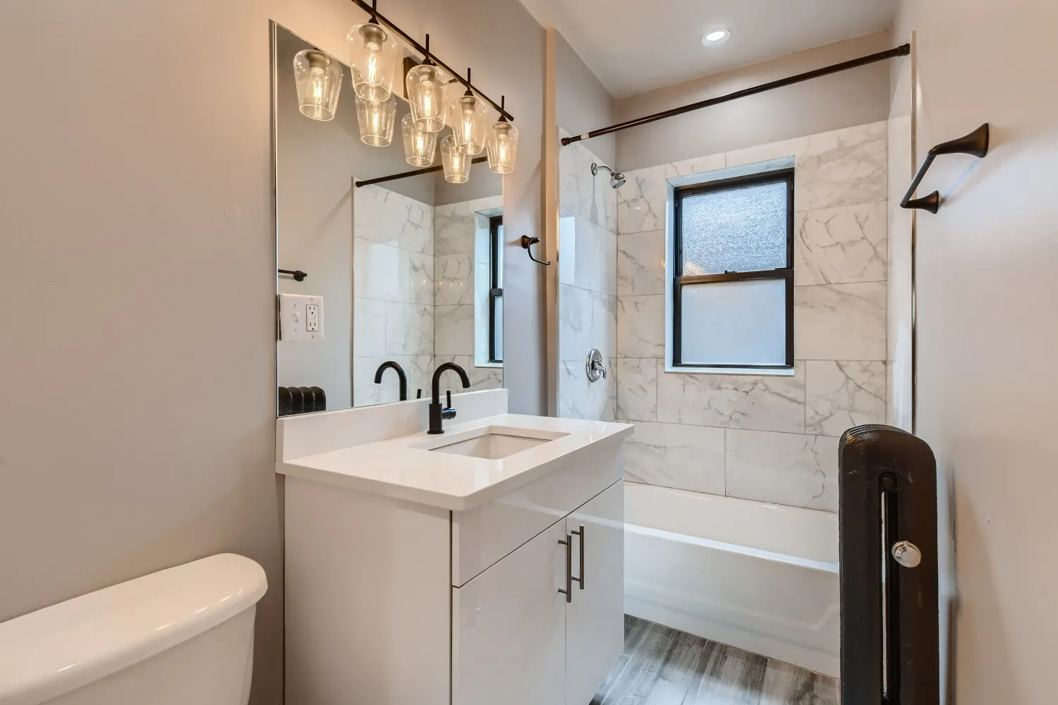 629 W. Cornelia Apartments