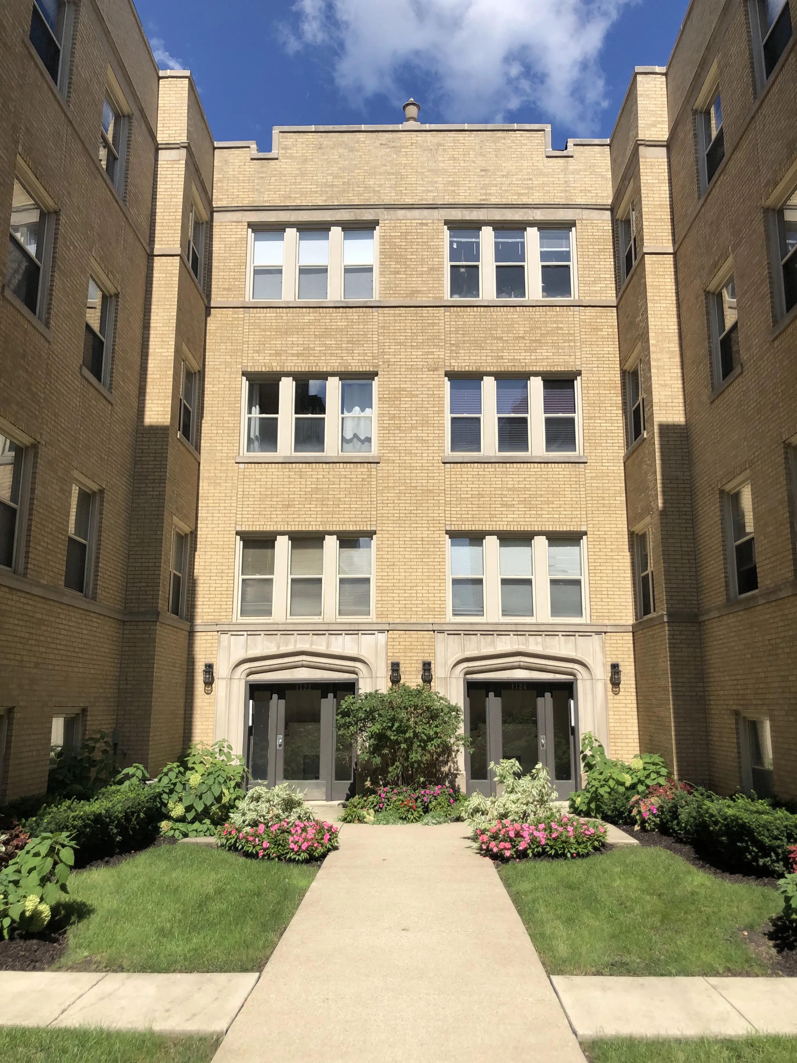 1118-1128 E HYDE PARK BLVD 60615-1118-28 E. Hyde Park-Chicago-IL