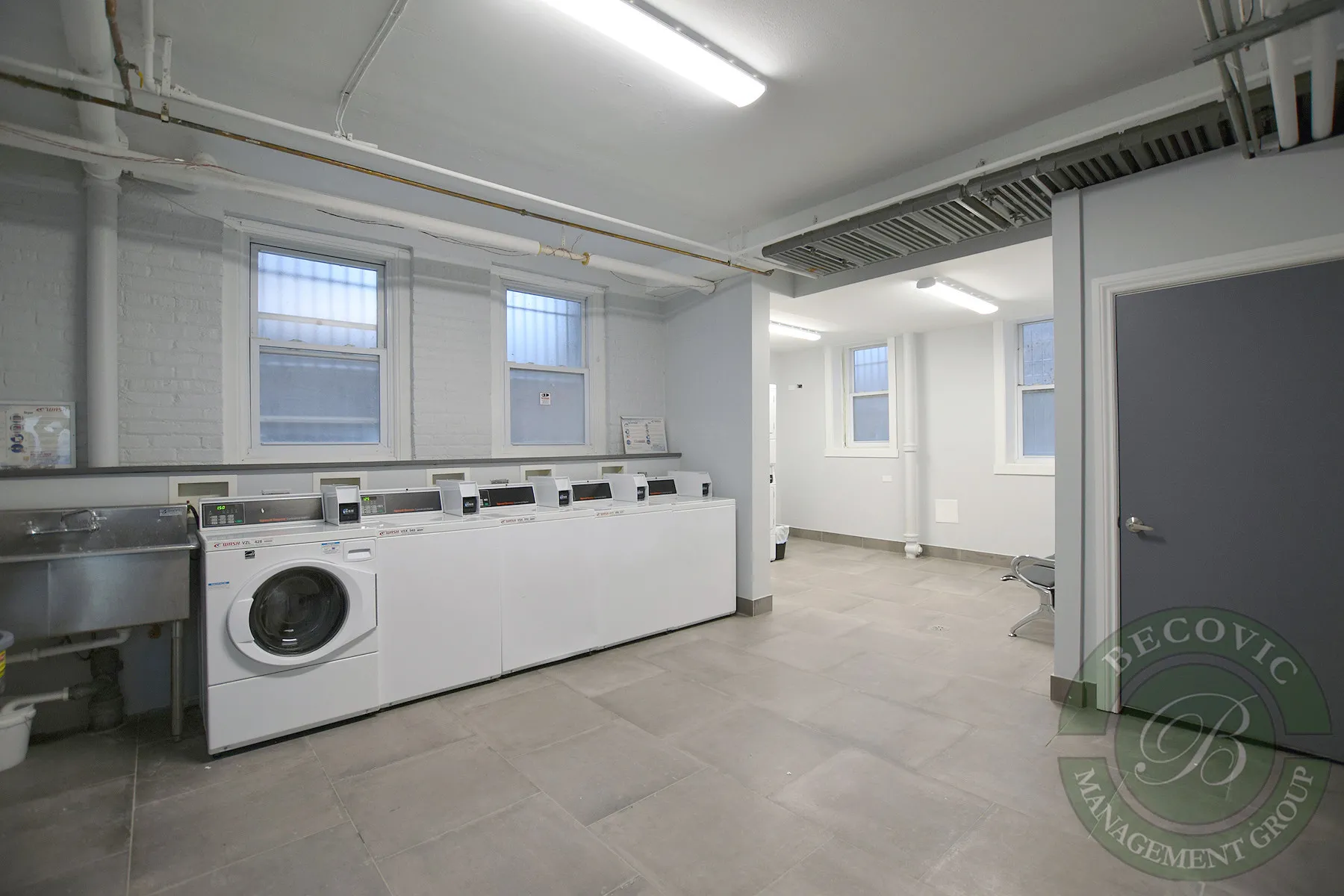 1521 West Sherwin Apartments