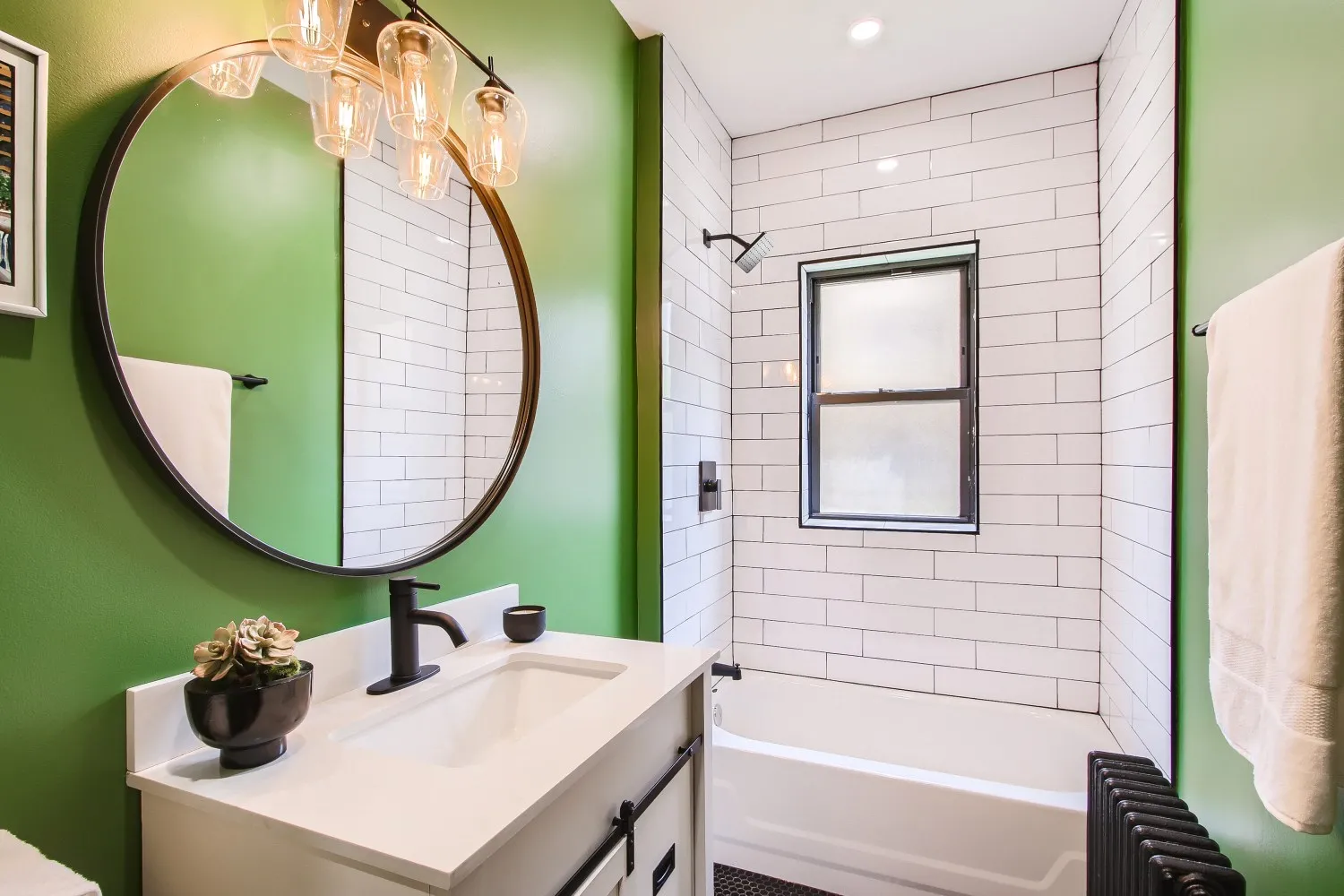 629 W. Cornelia Apartments