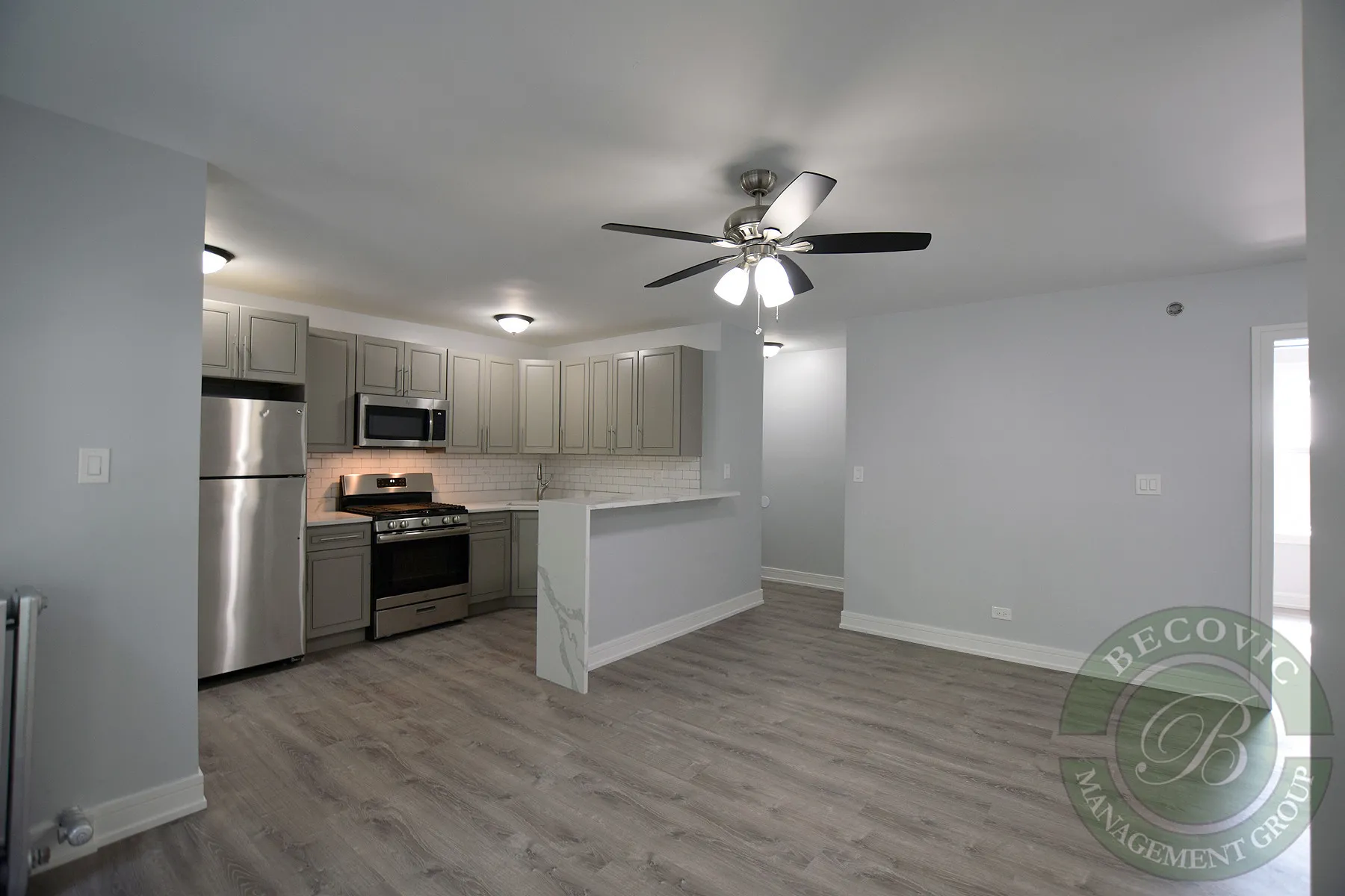 1521 West Sherwin Apartments