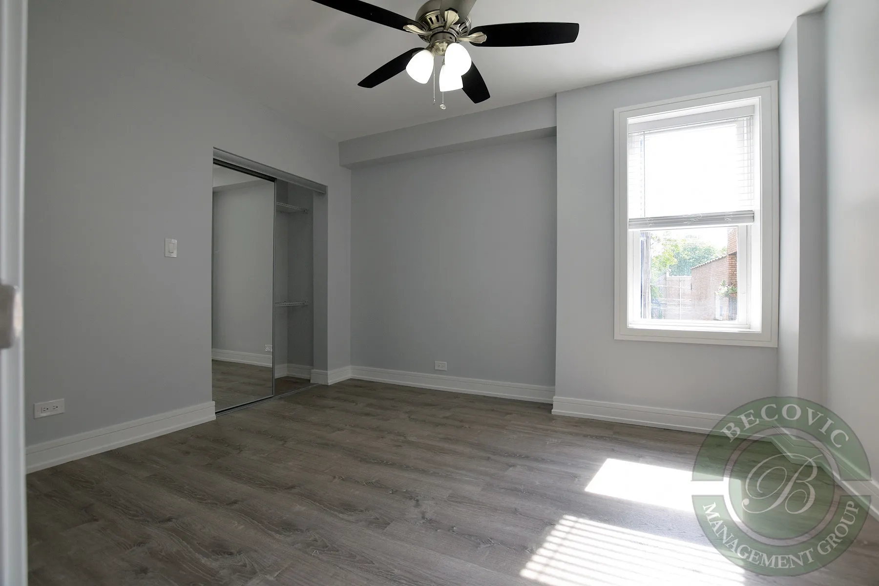 1521 West Sherwin Apartments