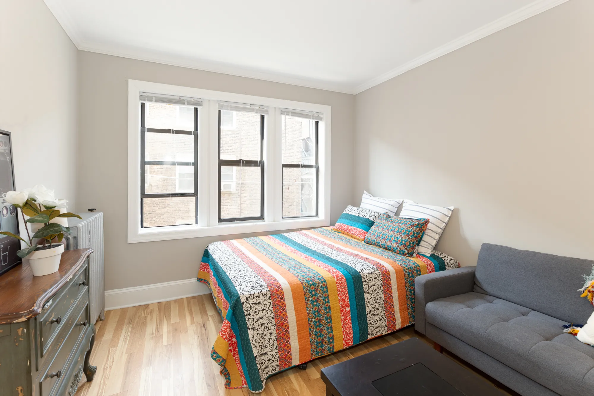 517 W. Oakdale Apartments