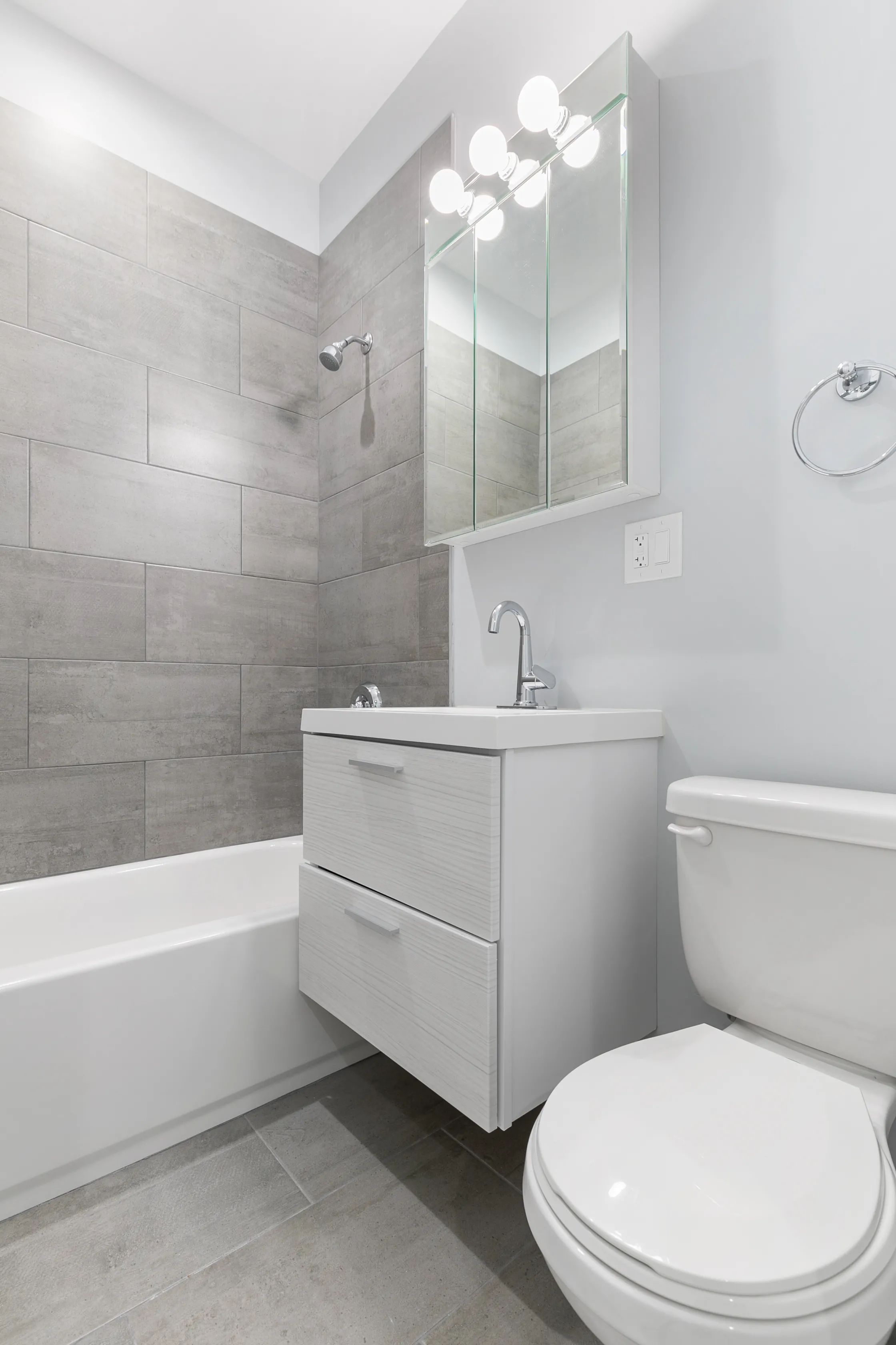 The Edgewater Gardens South Apartments