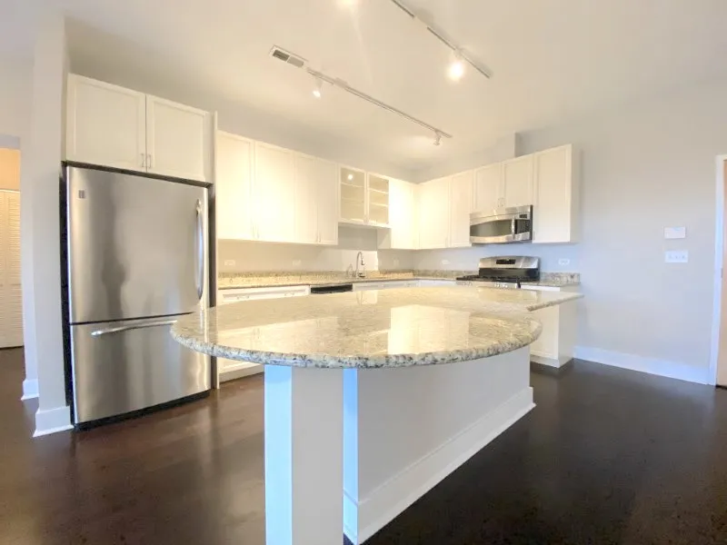 Bucktown Station Apartments