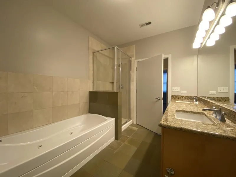 Bucktown Station Apartments