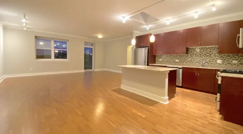 Bucktown Station Apartments