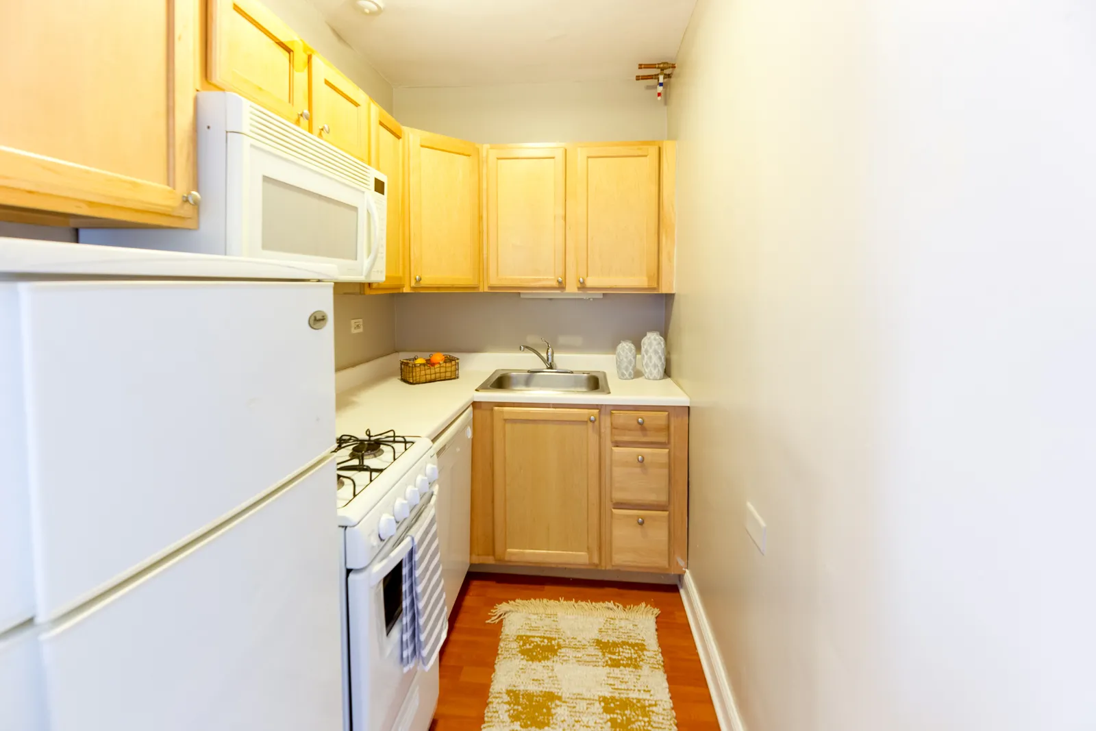 443 Wrightwood Apartments