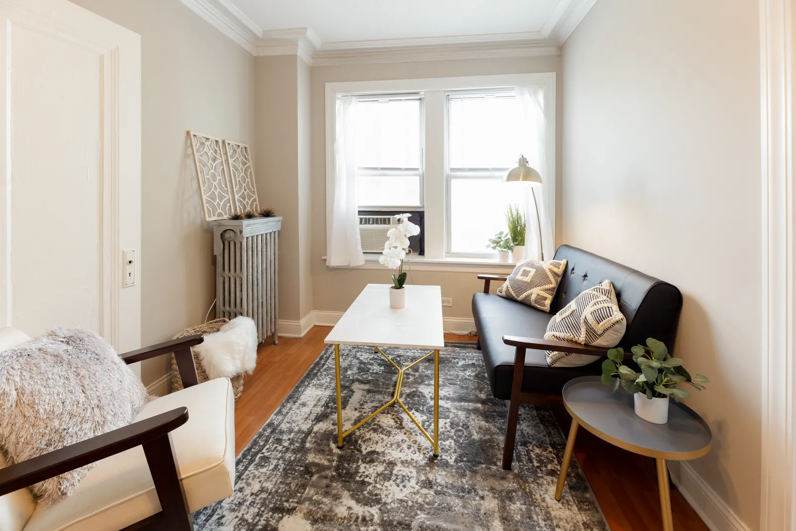 443 Wrightwood Apartments