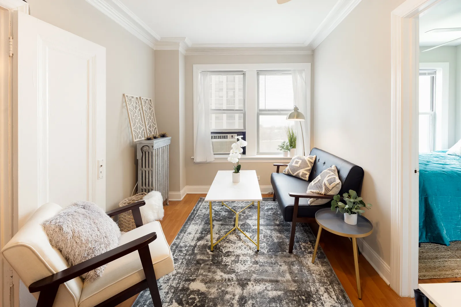 443 Wrightwood Apartments