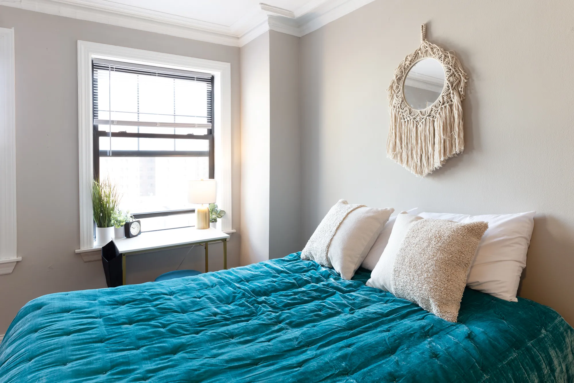 443 Wrightwood Apartments