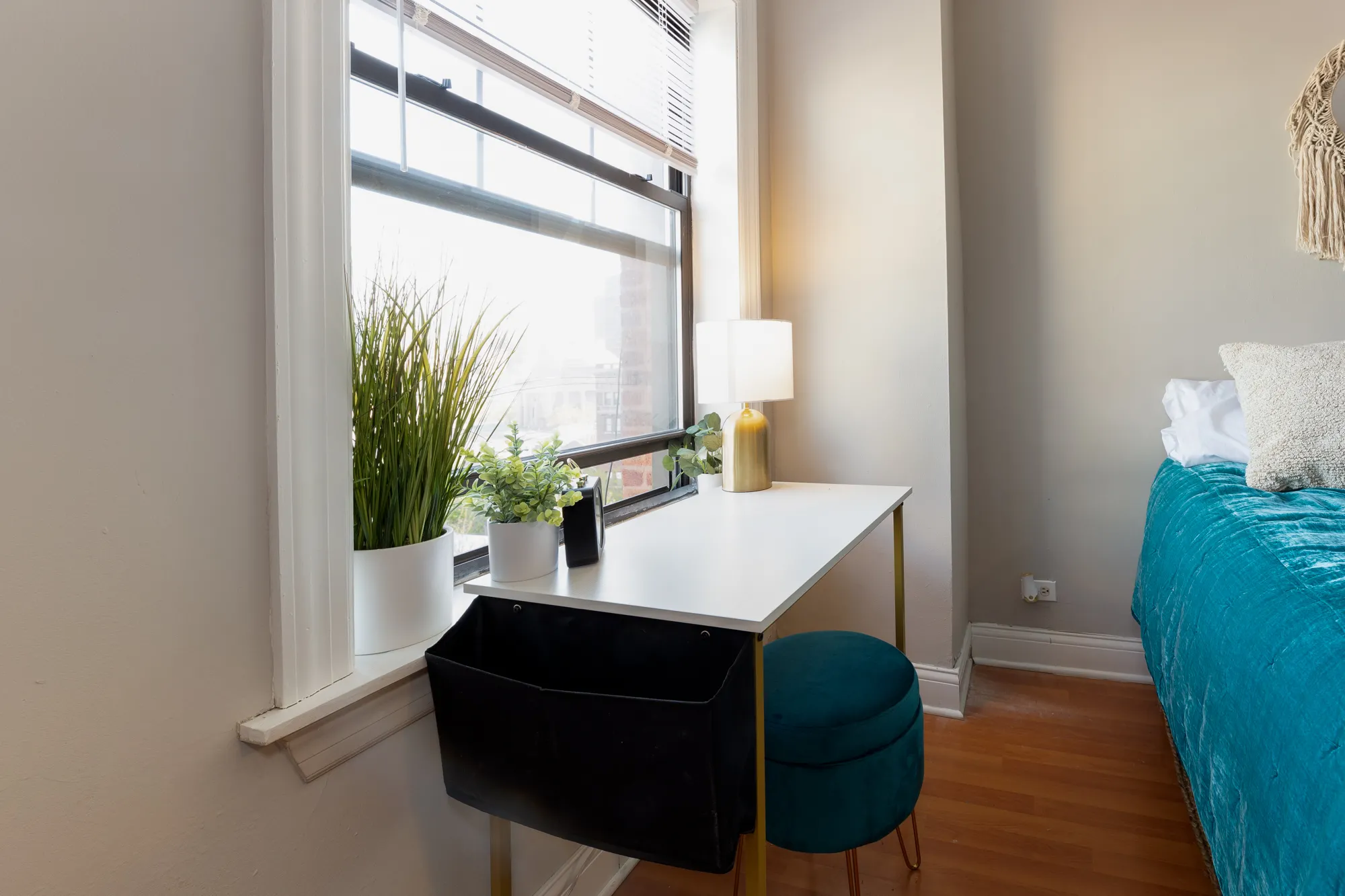 443 Wrightwood Apartments