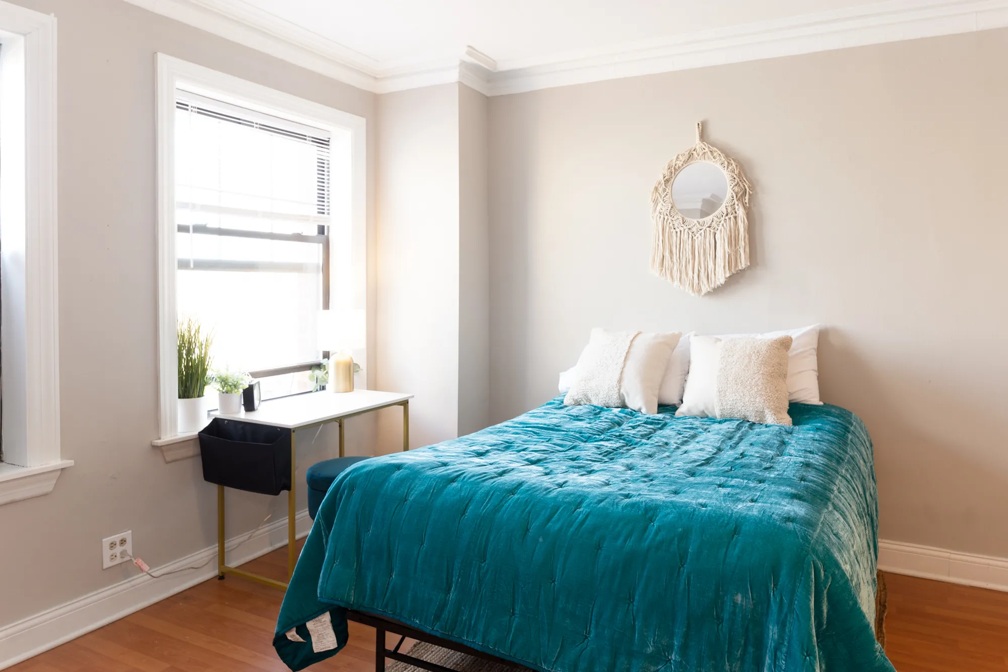 443 Wrightwood Apartments