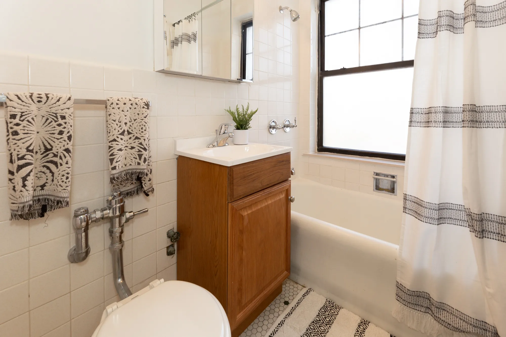 443 Wrightwood Apartments