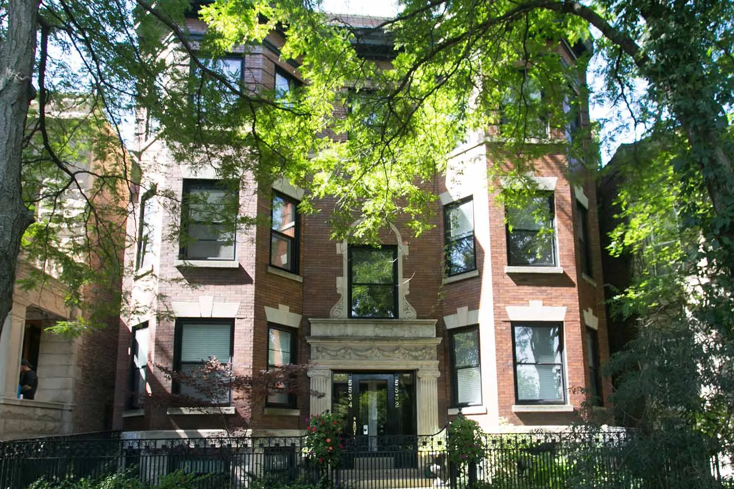 5532 S Kimbark Apartments