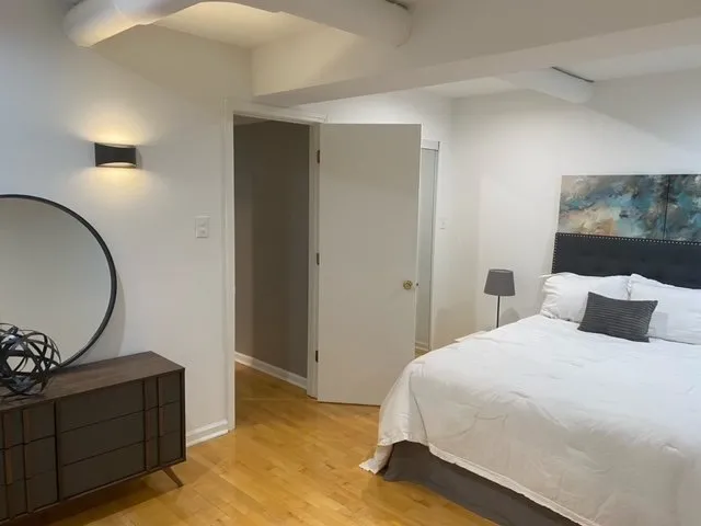 5516 N Kenmore Apartments