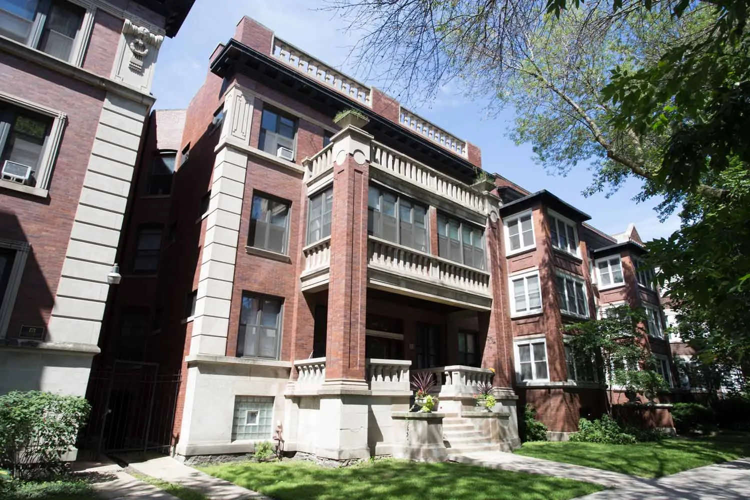 5468 S Hyde Park Blvd Apartments