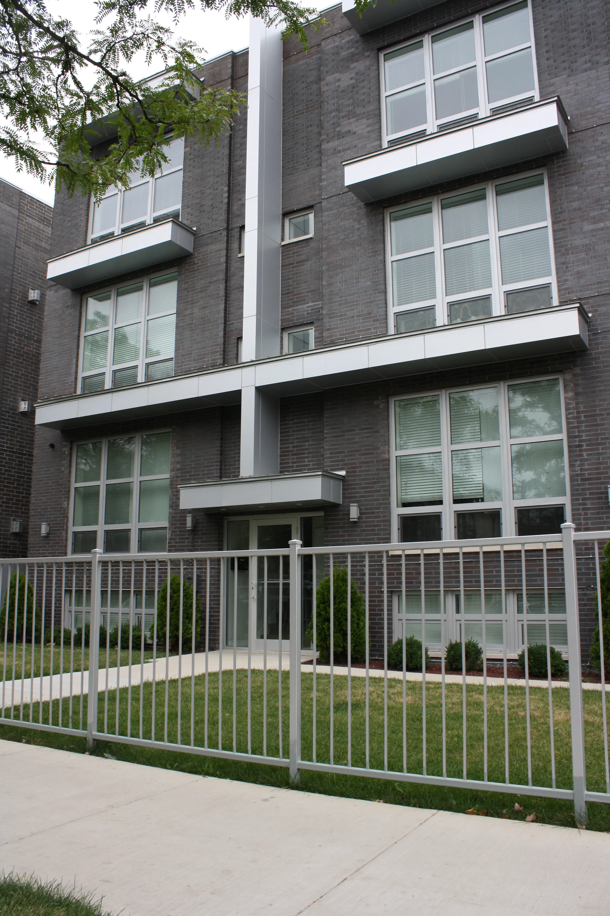 2404-14 W Cortland Apartments