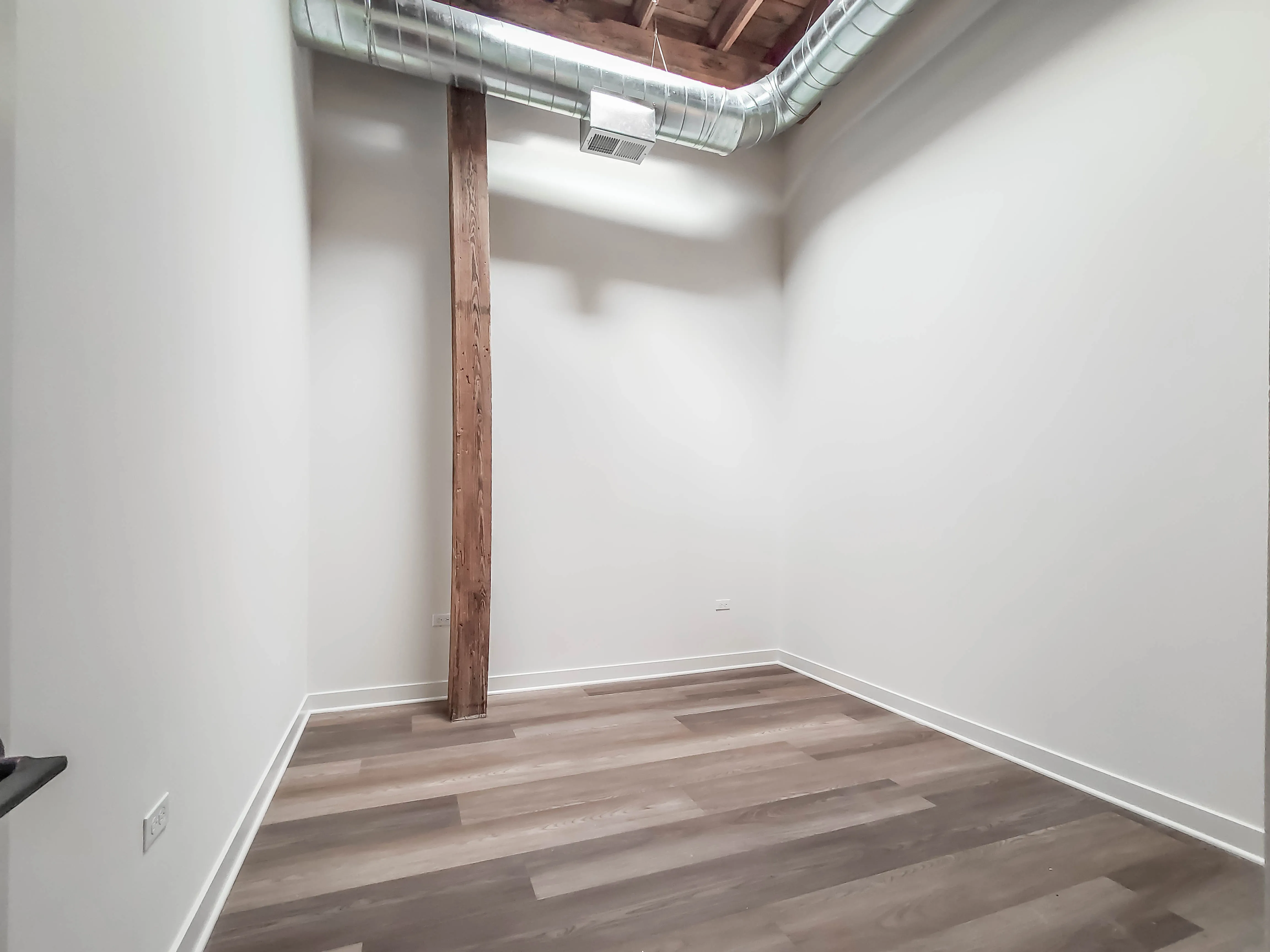 Wolcott Loft Apartments in East Village, Chicago