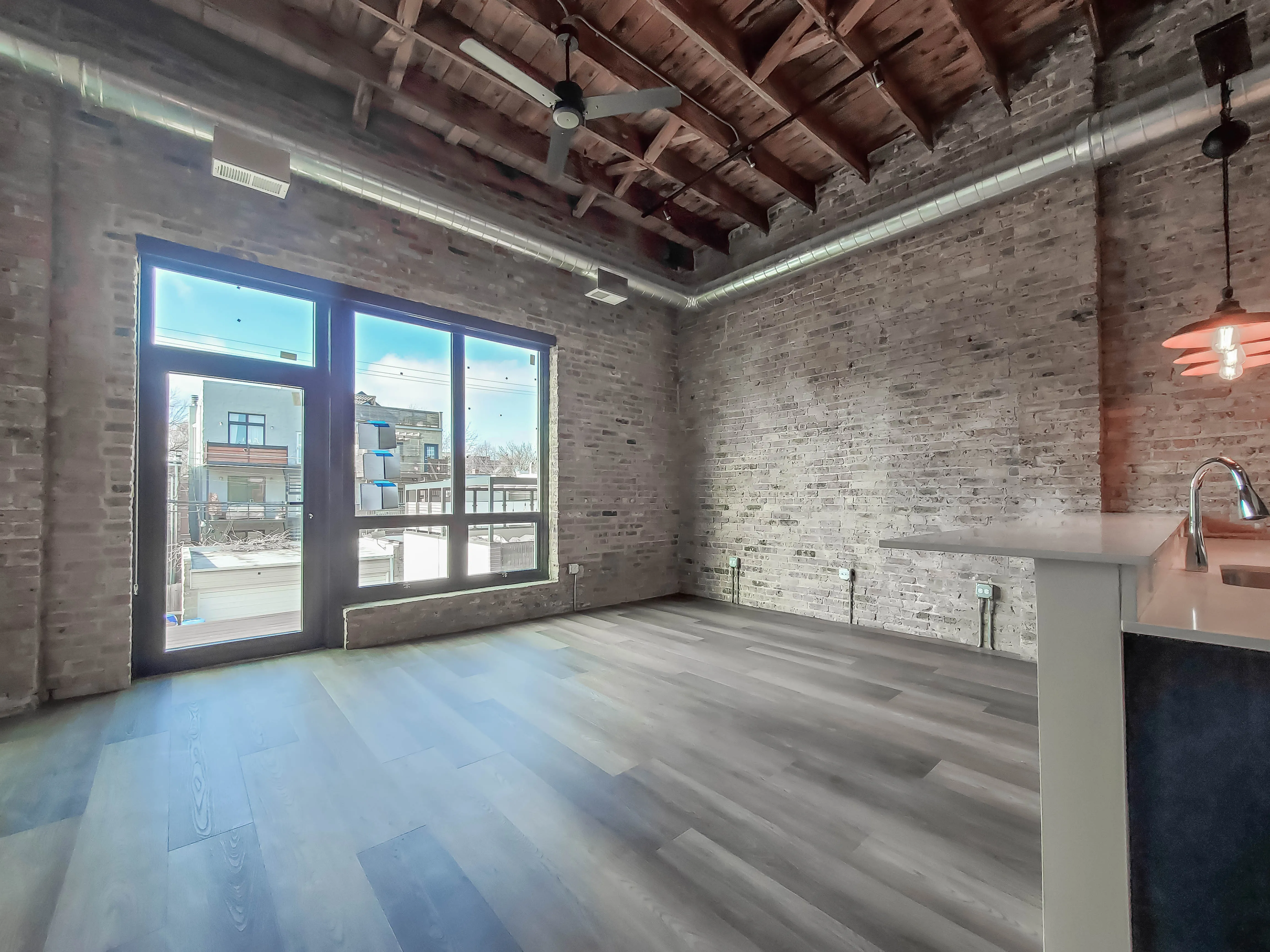 Wolcott Loft Apartments in East Village, Chicago