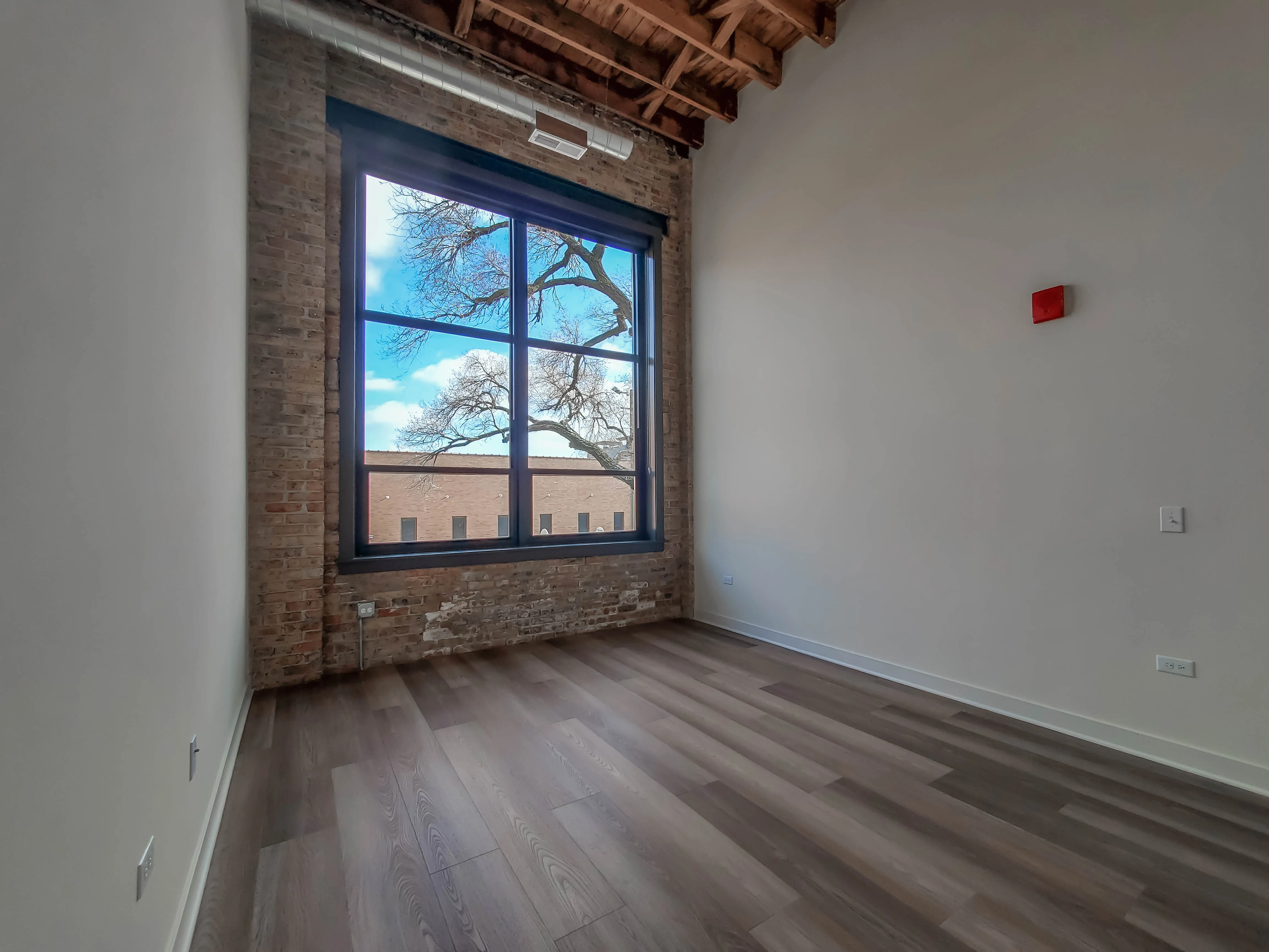 Wolcott Loft Apartments in East Village, Chicago