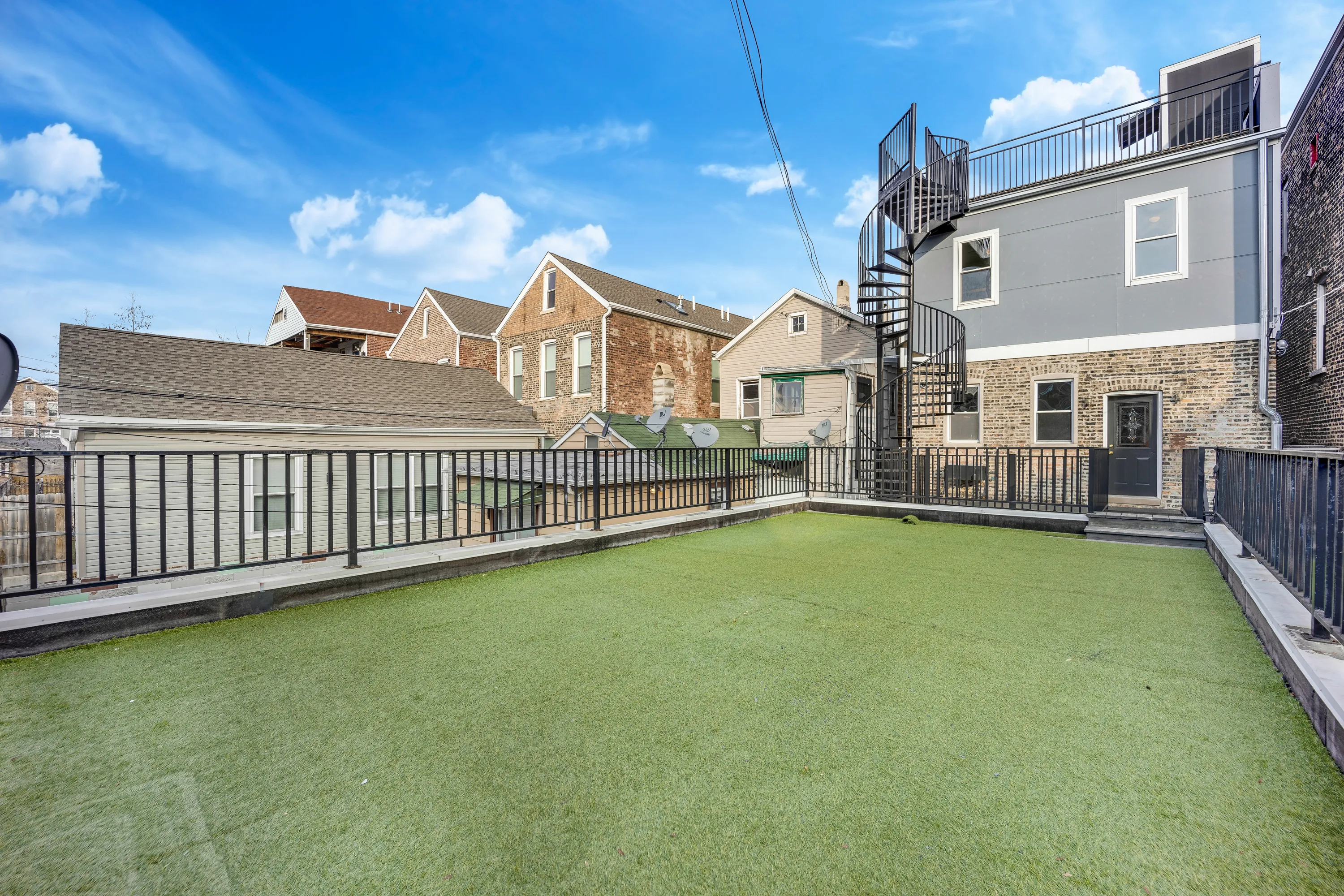 back yard at 1317 W 18th Place Apartments in Pilsen, Chicago