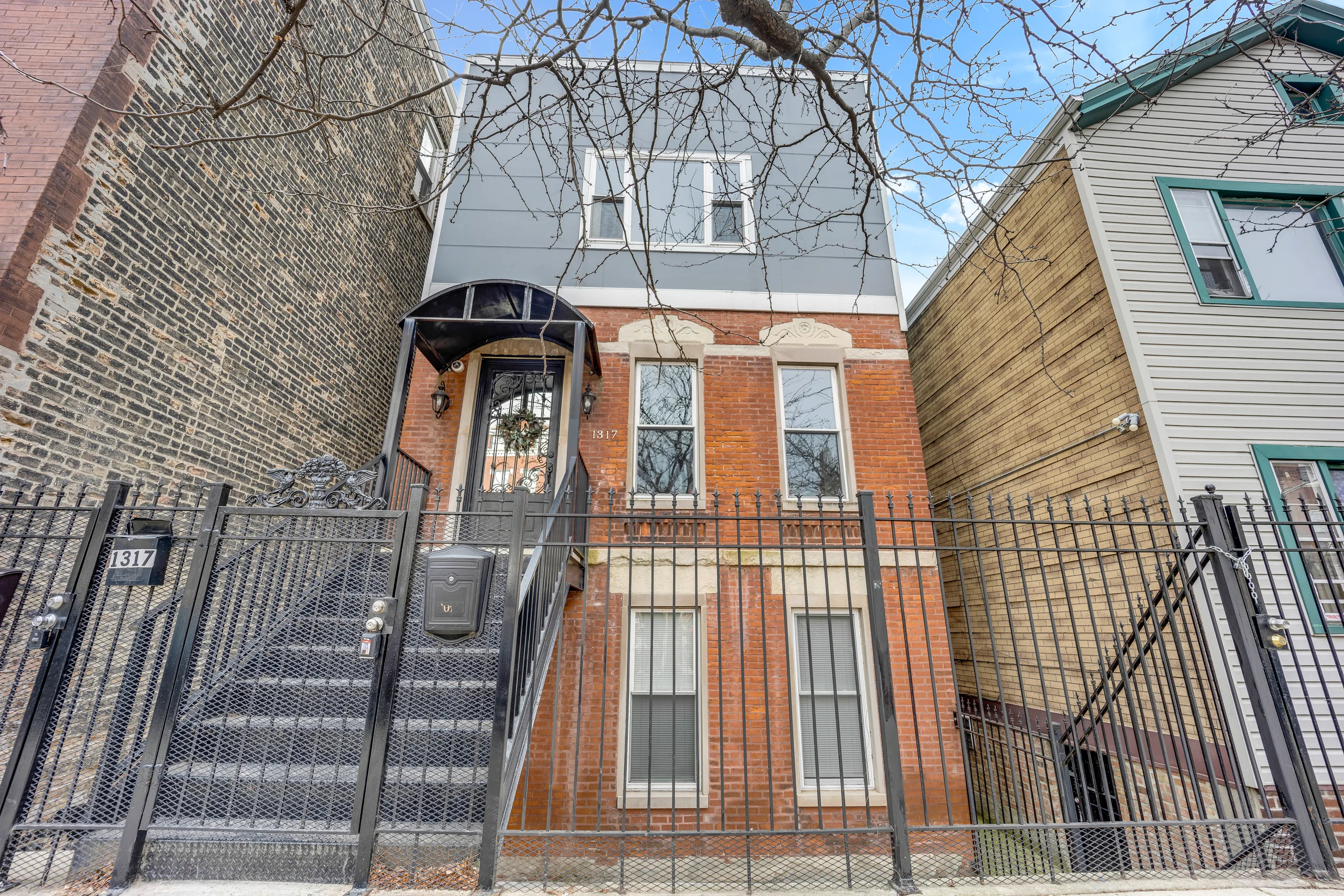 exterior at 1317 W 18th Place Apartments in Pilsen, Chicago