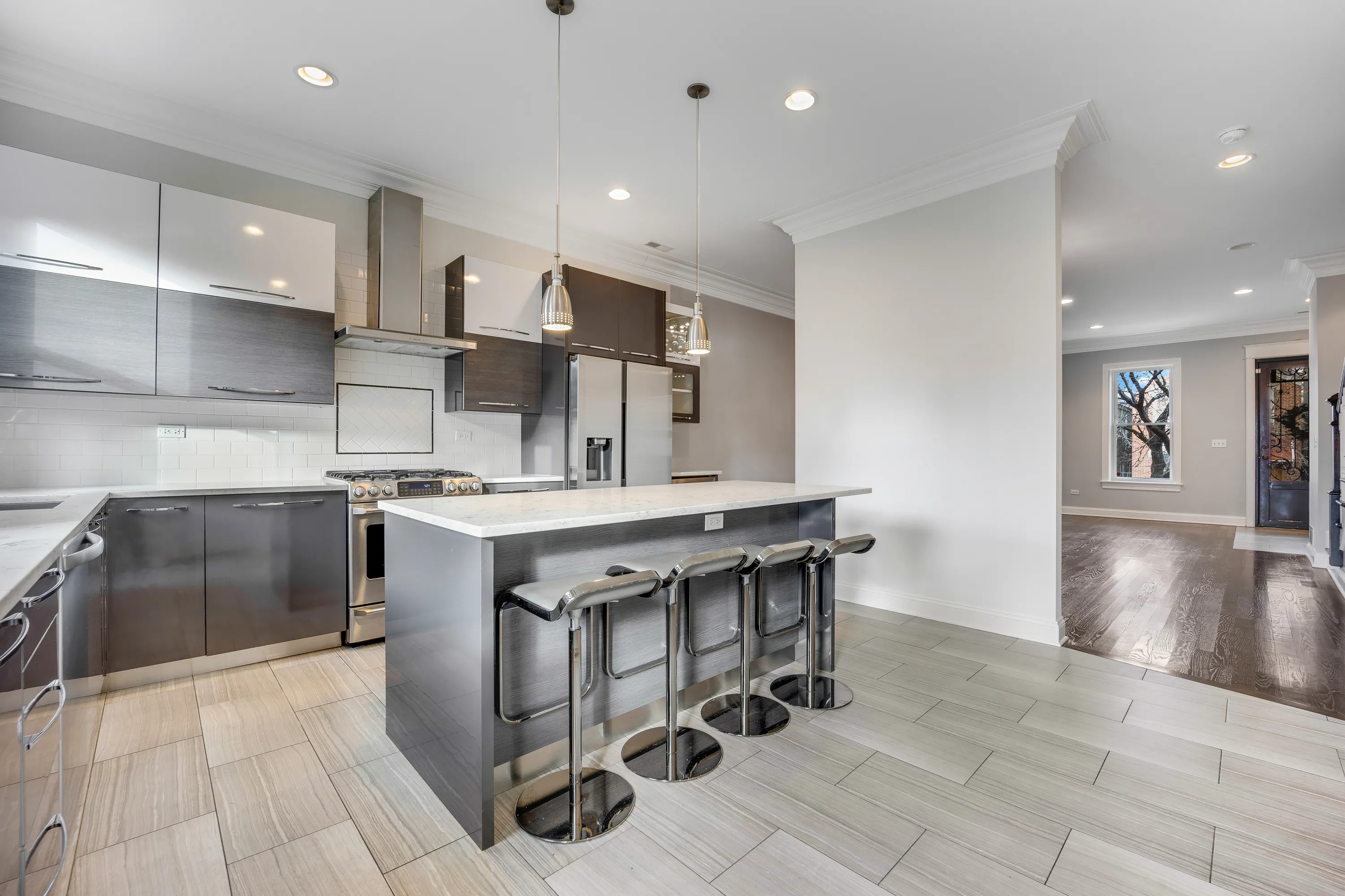 island at 1317 W 18th Place Apartments in Pilsen, Chicago