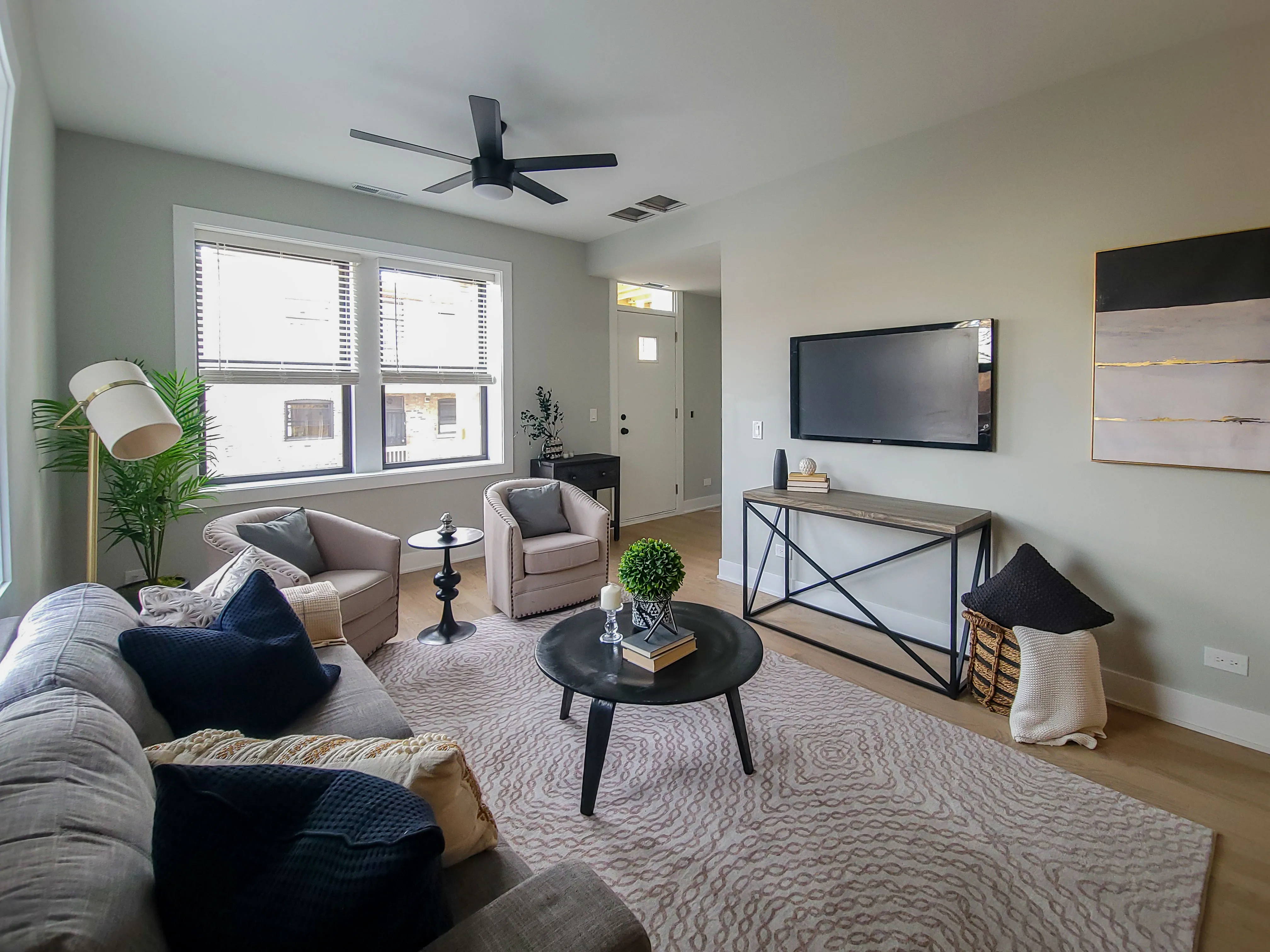 Living room at 2020 West Montrose Apartments in Ravenswood, Chicago
