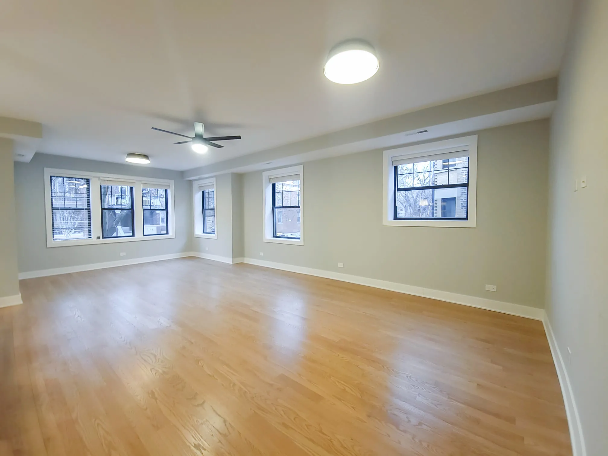 wood floors at 2020 West Montrose Apartments in Ravenswood, Chicago