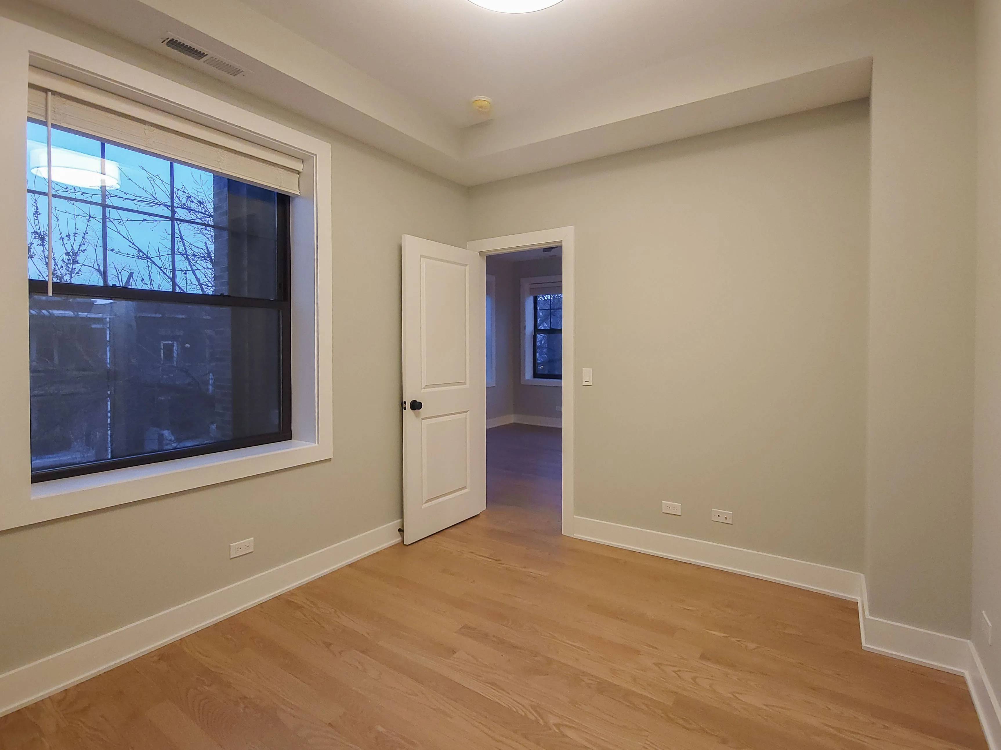 2020 West Montrose Apartments in Ravenswood, Chicago