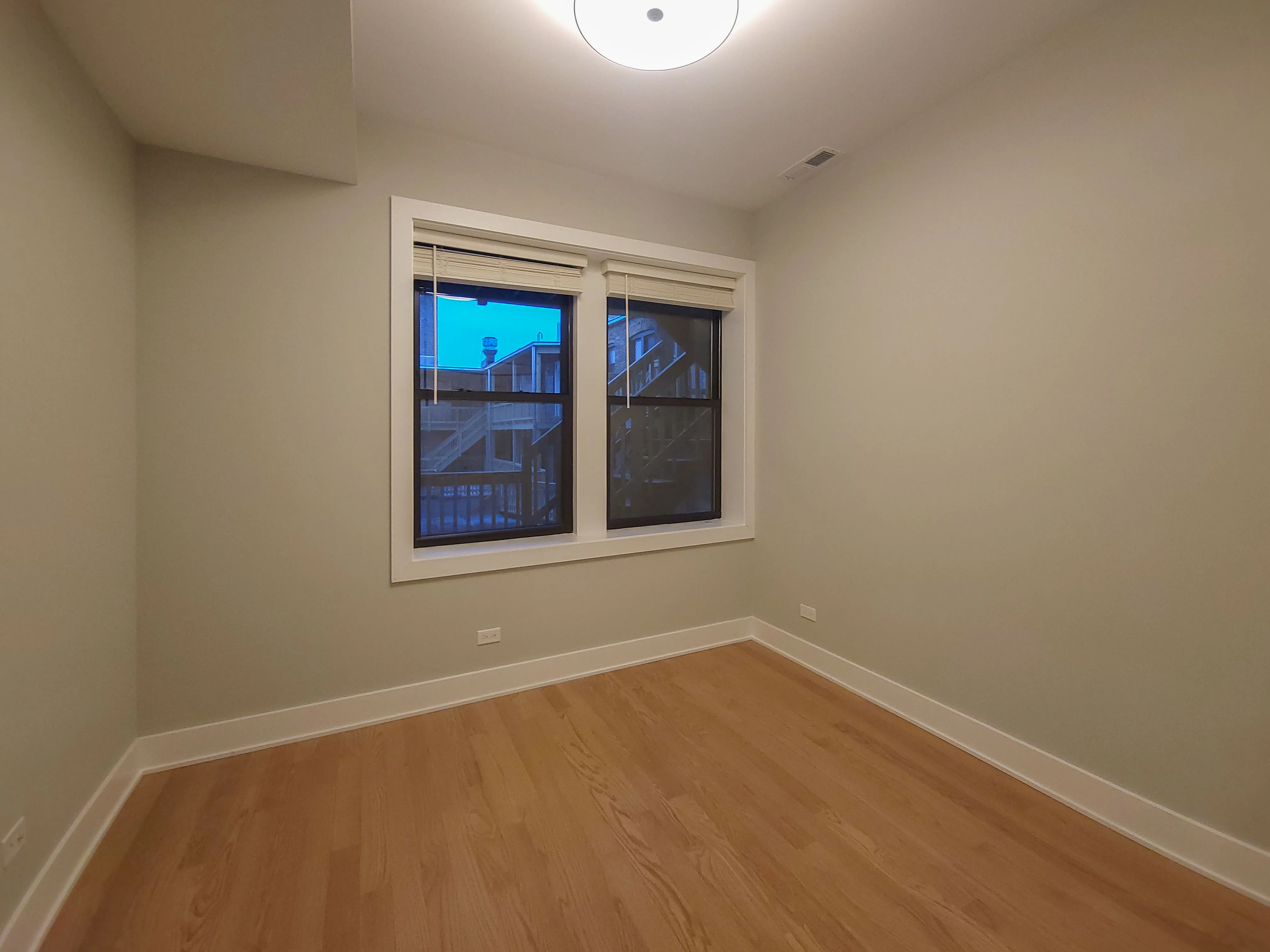 2020 West Montrose Apartments in Ravenswood, Chicago